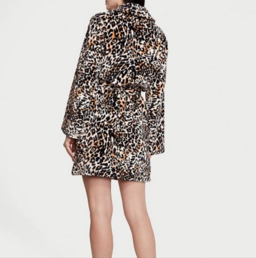 Victoria Secret Short Robe size M/L NWT - Picture 3 of 6